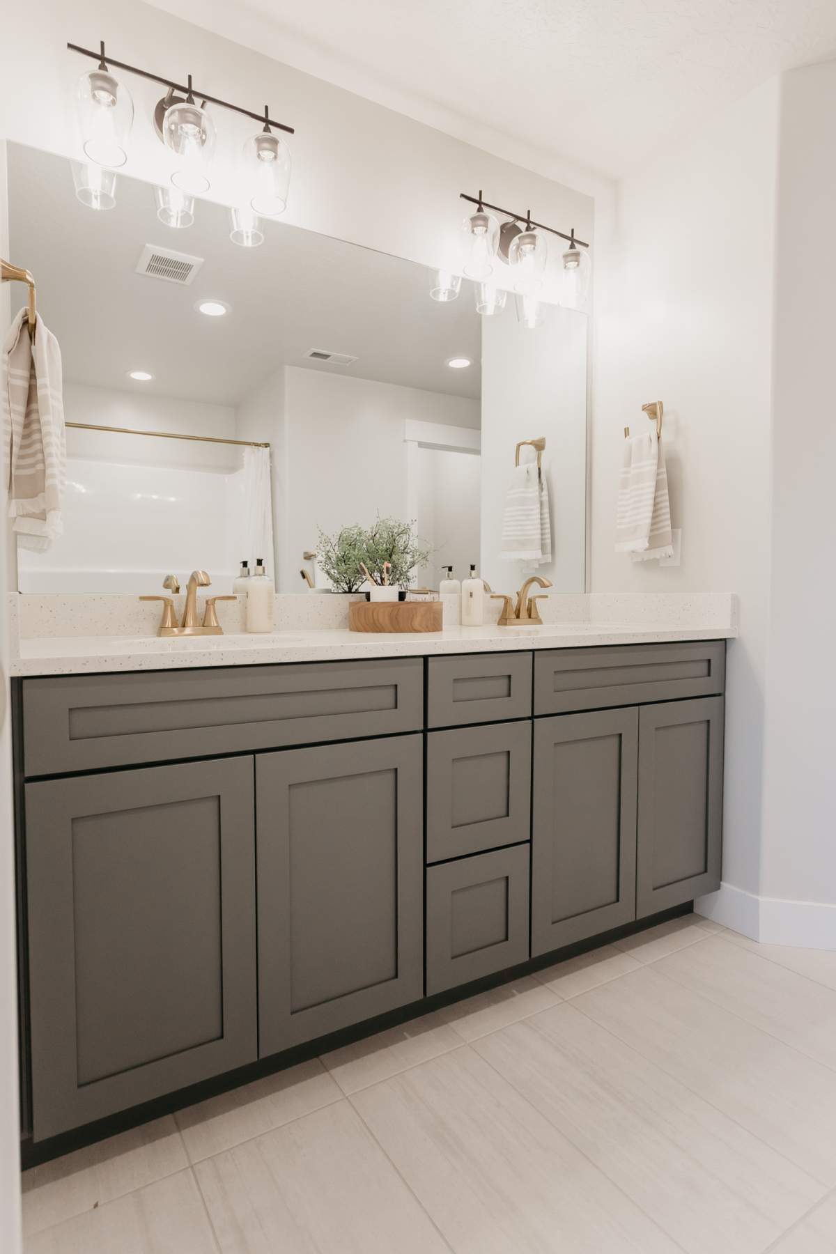 Townhome Primary Bathrooms - EDGEhomes