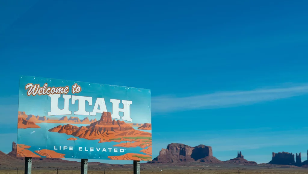 A “Welcome to Utah” sign in the desert against a blue sky