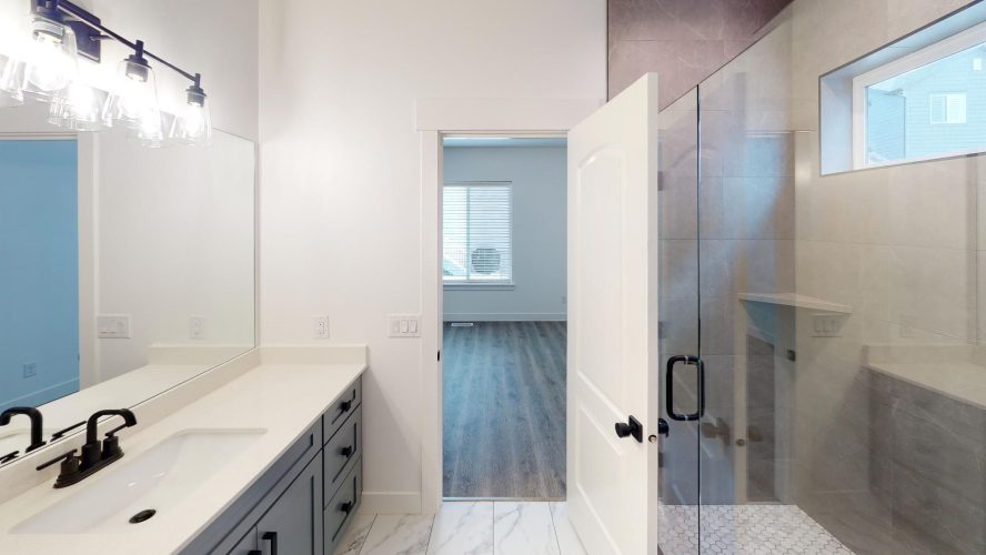 Mountain-Ridge-Ethan-Edge-Homes-Bathroom