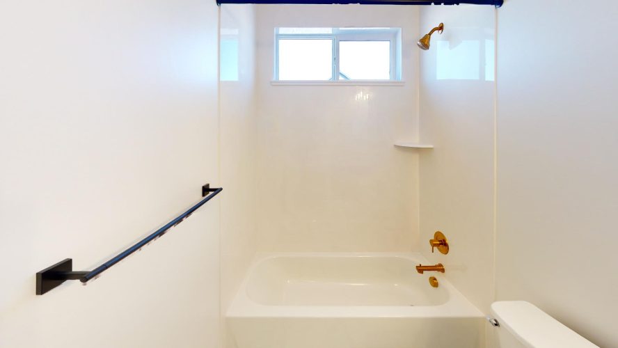 Mountain-Ridge-Ethan-Edge-Homes-Bathroom(1)